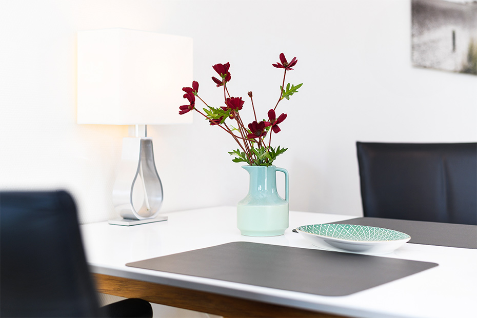 Ferienwohnung „Buhne 5“ - Wohnzimmer mit integriertem Küchenbereich