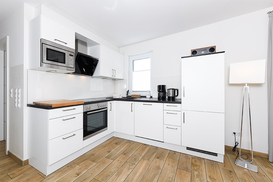 Ferienwohnung „Buhne 5“ - Wohnzimmer mit integriertem Küchenbereich