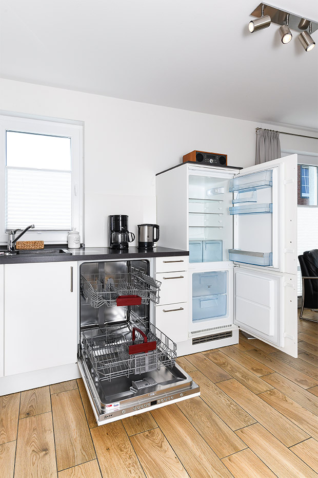 Ferienwohnung „Buhne 5“ - Wohnzimmer mit integriertem Küchenbereich