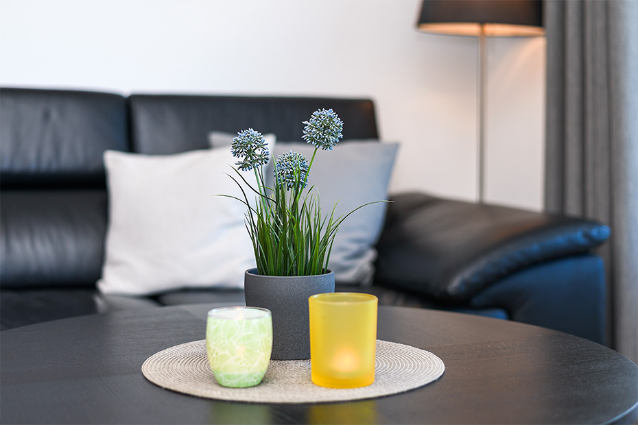 Ferienwohnung „Buhne 6“ - Wohnzimmer mit integriertem Küchenbereich