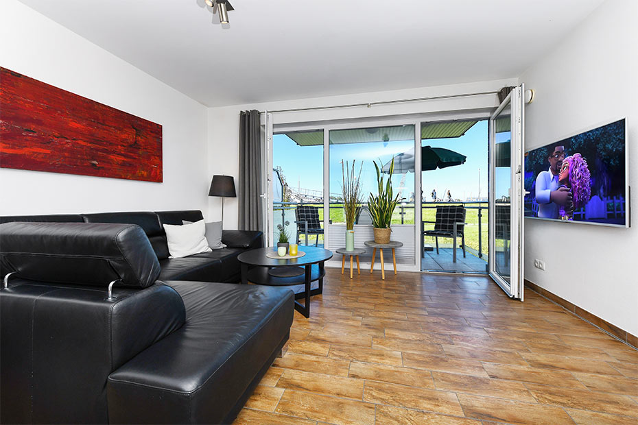 Ferienwohnung „Buhne 6“ - Wohnzimmer mit integriertem Küchenbereich