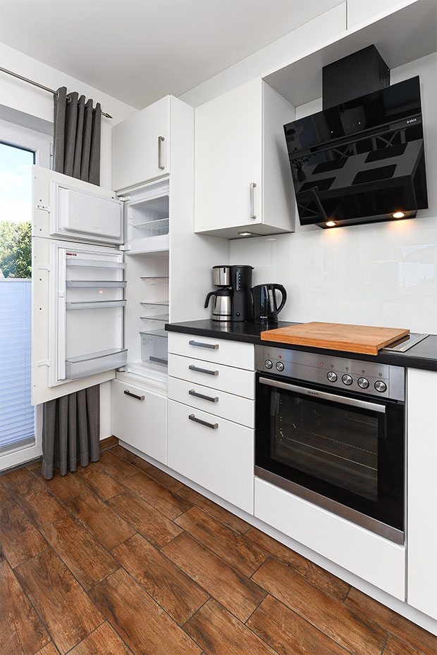 Ferienwohnung „Buhne 6“ - Wohnzimmer mit integriertem Küchenbereich