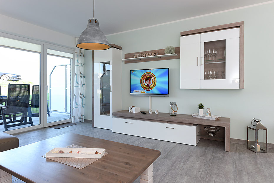 Ferienwohnung „Weiße Düne“ - Wohnzimmer mit integriertem Küchenbereich