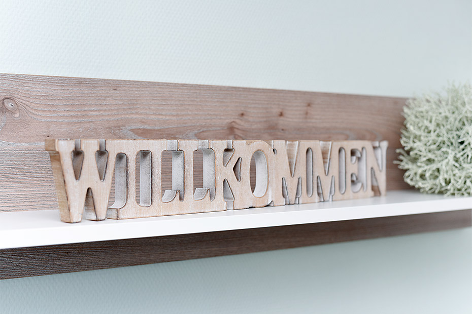 Ferienwohnung „Weiße Düne“ - Wohnzimmer mit integriertem Küchenbereich