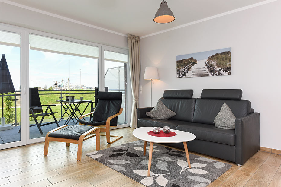 Ferienwohnung „Inselleuchten“ (vorher Wohnung 7) - Wohnzimmer mit integriertem Küchenbereich