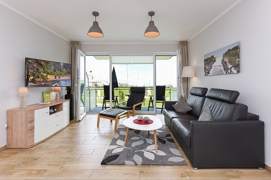 Ferienwohnung „Inselleuchten“ (vorher Wohnung 7) - Wohnzimmer mit integriertem Küchenbereich