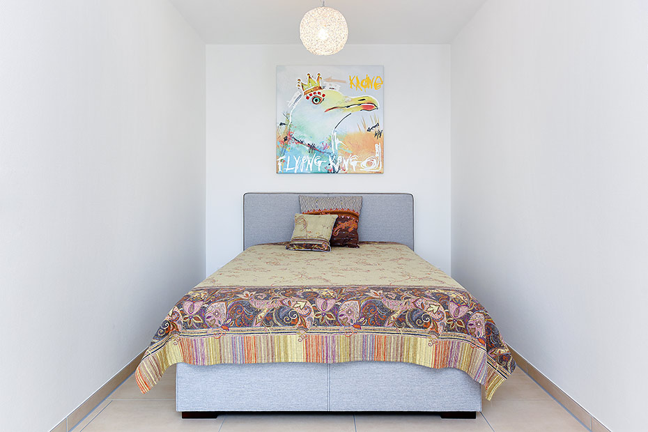 Ferienwohnung „Hafenkieker“ - Wohn- und Schlafraum mit integriertem Küchenbereich