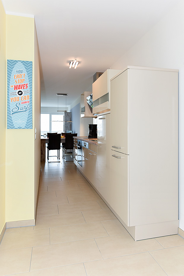 Ferienwohnung „Hafenkieker“ - Wohn- und Schlafraum mit integriertem Küchenbereich