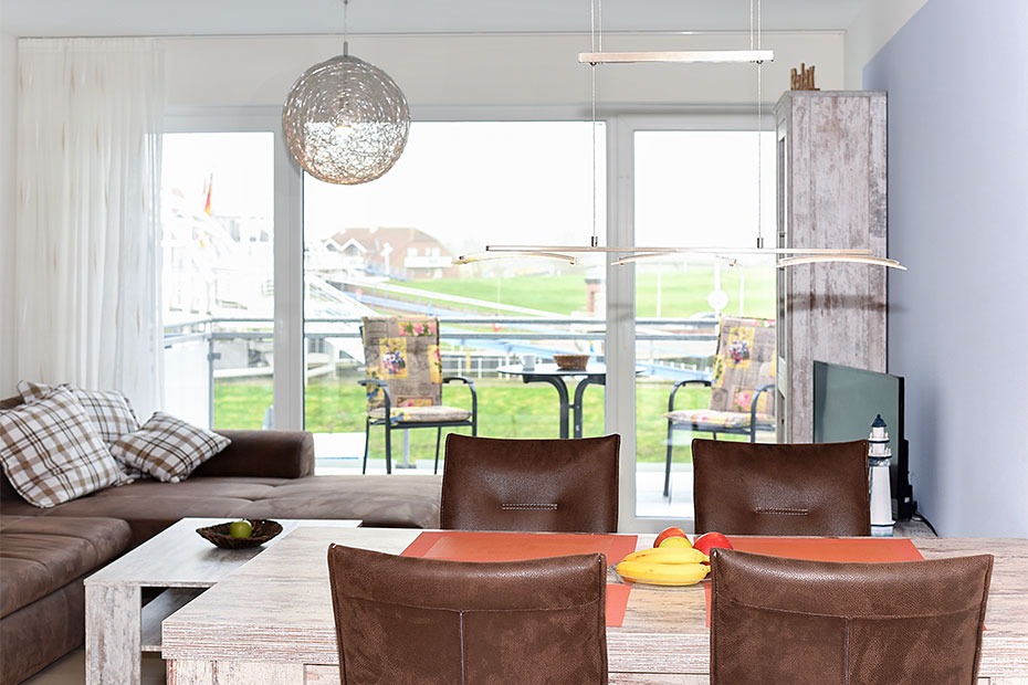 Ferienwohnung „Hafenkieker“ - Wohn- und Schlafraum mit integriertem Küchenbereich