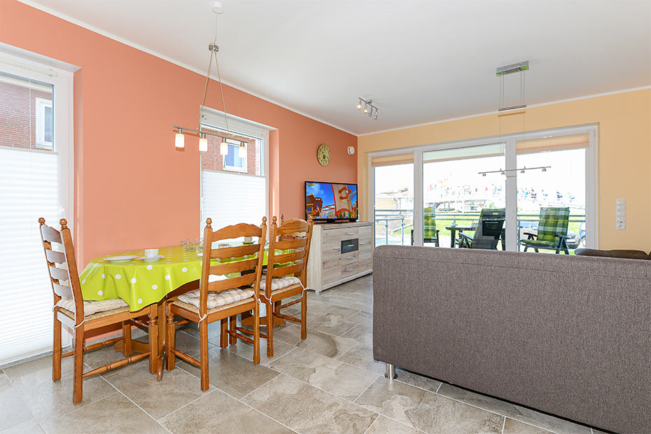 Ferienwohnung „Molenfeuer“ - Wohnzimmer mit integriertem Küchenbereich