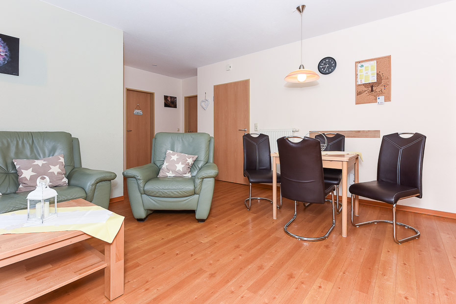 Ferienwohnung „Nordstern“ (2) - Wohnraum mit integrierter Küche