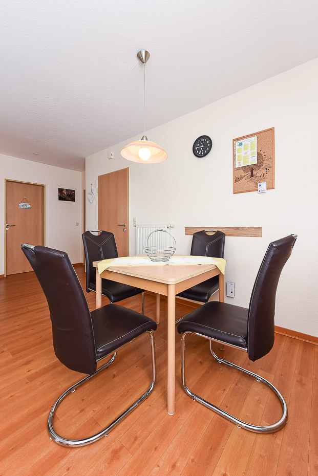 Ferienwohnung „Nordstern“ (2) - Wohnraum mit integrierter Küche