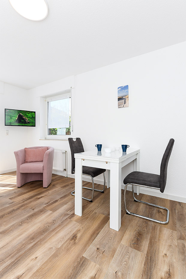 Ferienwohnung „Nordseewelle“ (6) - Wohnraum mit integrierter Küche