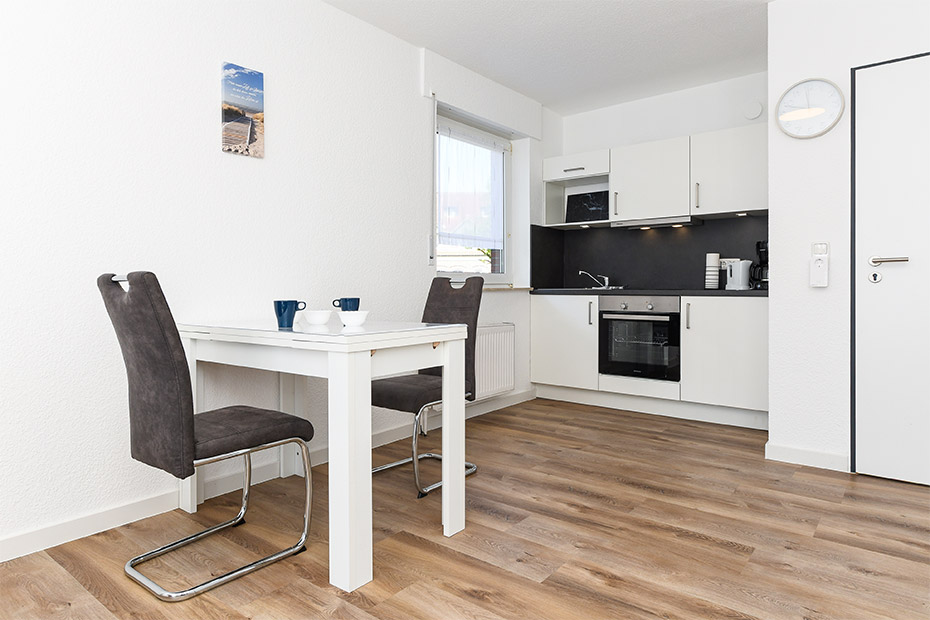 Ferienwohnung „Nordseewelle“ (6) - Wohnraum mit integrierter Küche