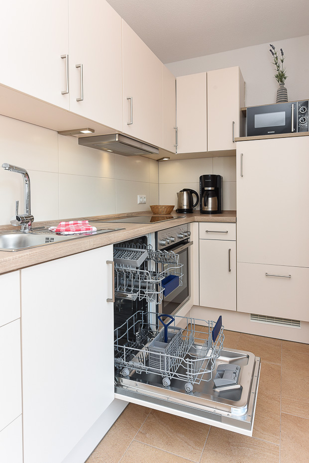 Ferienwohnung „Seeperle“ - Wohnzimmer mit integriertem Küchenbereich