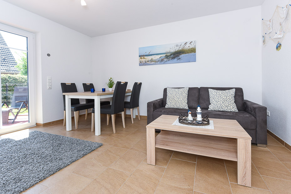 Ferienwohnung „Seeperle“ - Wohnzimmer mit integriertem Küchenbereich