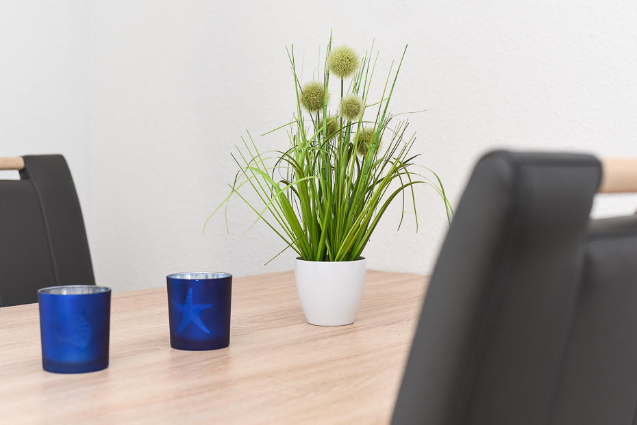 Ferienwohnung „Seeperle“ - Wohnzimmer mit integriertem Küchenbereich