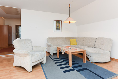 Ferienwohnung 3 - Wohnzimmer mit integriertem Küchenbereich