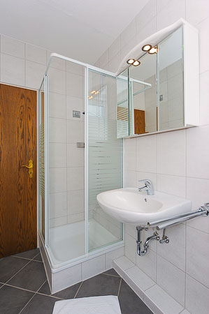 Ferienwohnung 4 - Badezimmer