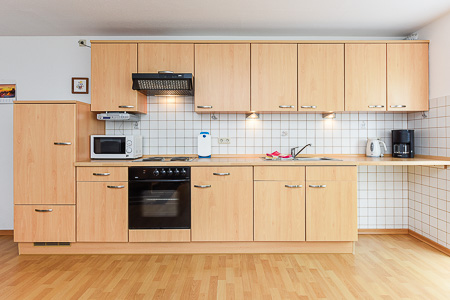 Ferienwohnung 4 - Wohnzimmer mit integriertem Küchenbereich