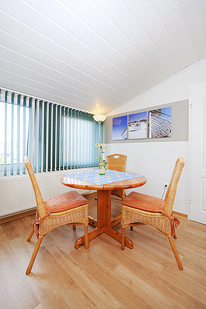 Ferienwohnung „Memmert“ - Wohnraum mit integrierter Küche