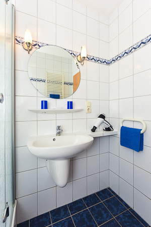 Doppelzimmer Nichtraucher I - Badezimmer