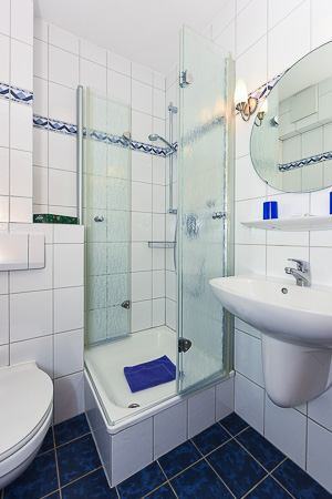 Doppelzimmer Nichtraucher I - Badezimmer