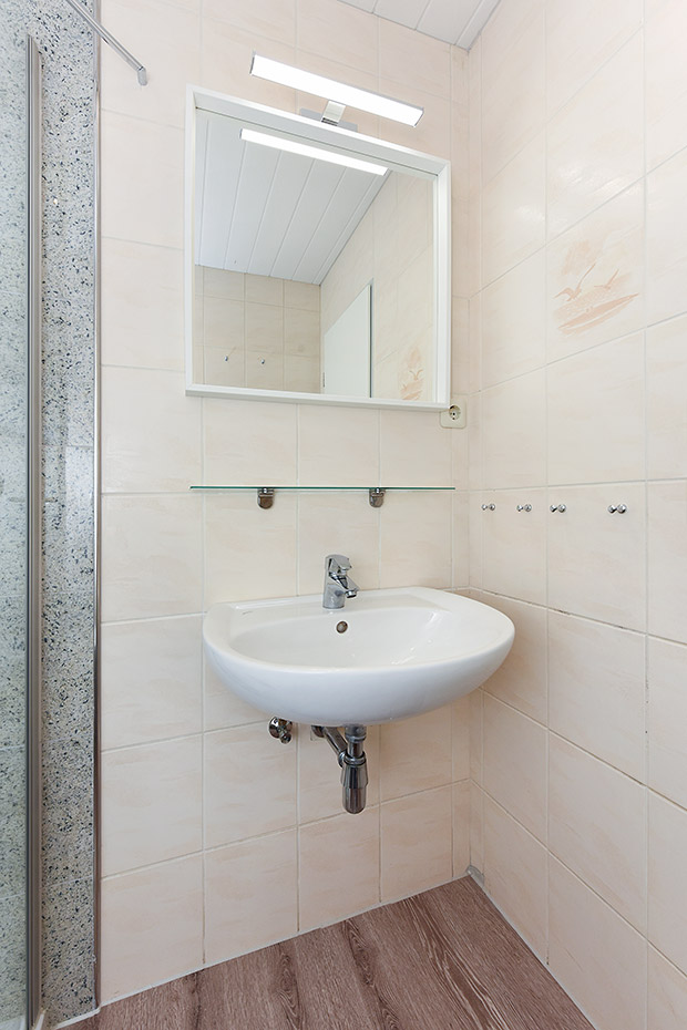 Ferienwohnung 5 - Badezimmer