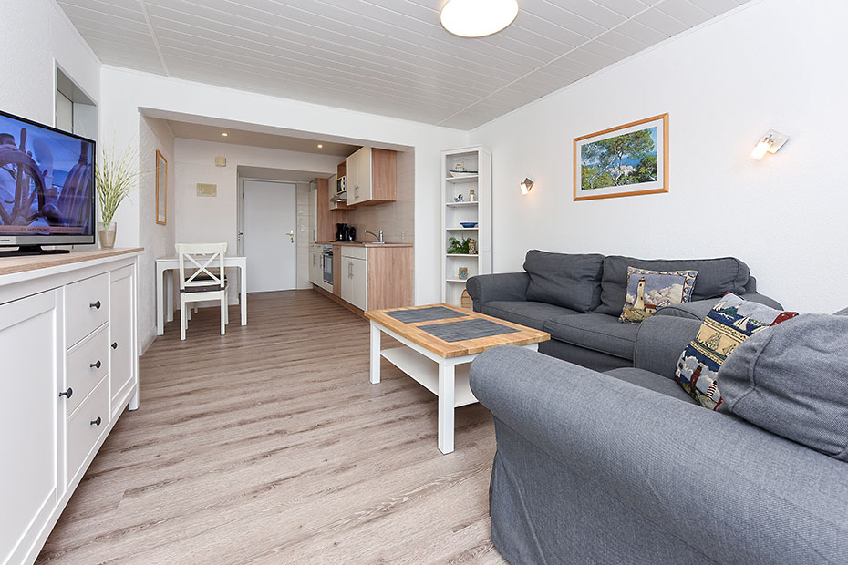 Ferienwohnung 5 - Wohnzimmer mit integriertem Küchenbereich