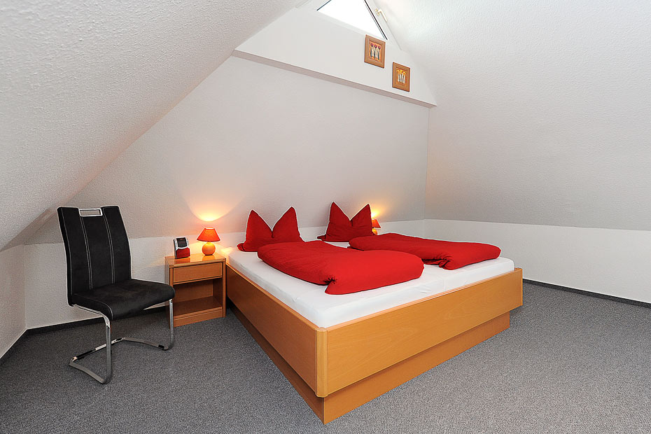 Apartment „Studio Deichblick“ - Wohn- und Schlafraum mit integriertem Küchenbereich