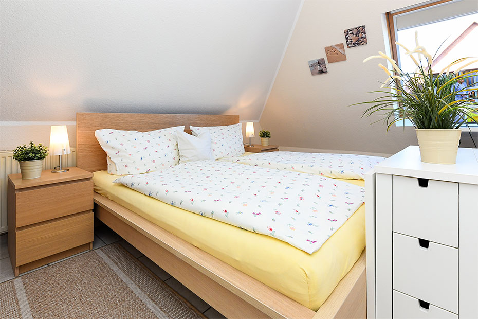 Apartment „Wangerooge“ - Wohn- und Schlafraum mit integriertem Küchenbereich