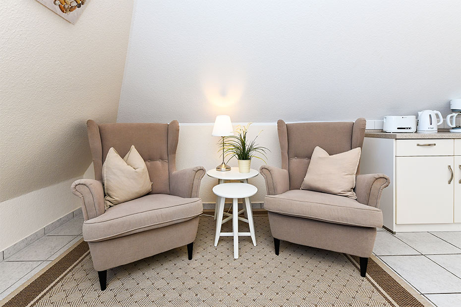 Apartment „Wangerooge“ - Wohn- und Schlafraum mit integriertem Küchenbereich