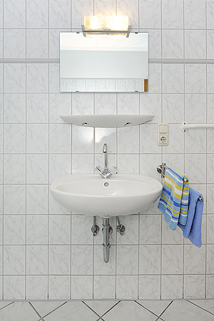 Ferienwohnung „Südseite, links“ - Badezimmer