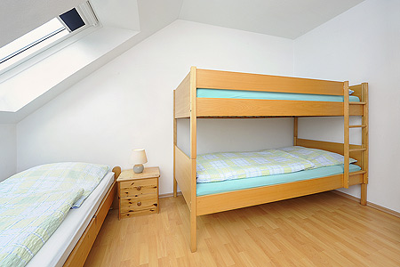 Ferienwohnung „Südseite, rechts“ - Schlafzimmer 2/Kinderzimmer