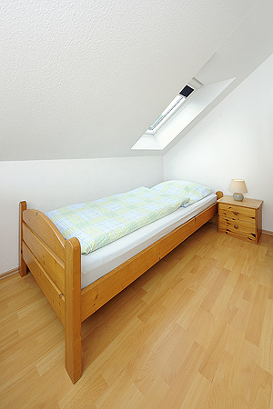 Ferienwohnung „Südseite, rechts“ - Schlafzimmer 2/Kinderzimmer