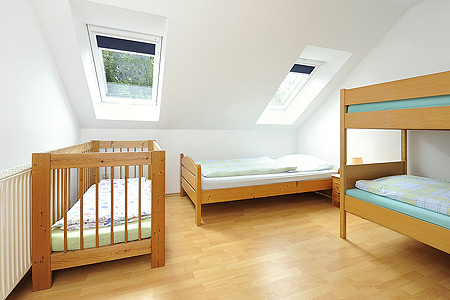Ferienwohnung „Südseite, rechts“ - Schlafzimmer 2/Kinderzimmer