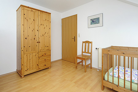 Ferienwohnung „Südseite, rechts“ - Schlafzimmer 2/Kinderzimmer