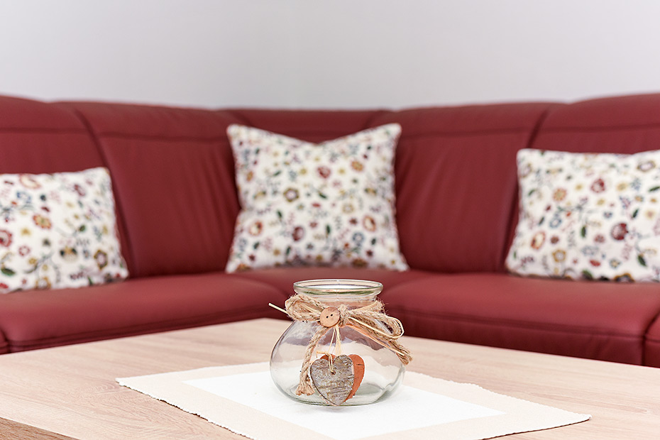 Ferienwohnung „Norden“ - Wohnzimmer mit integriertem Küchenbereich