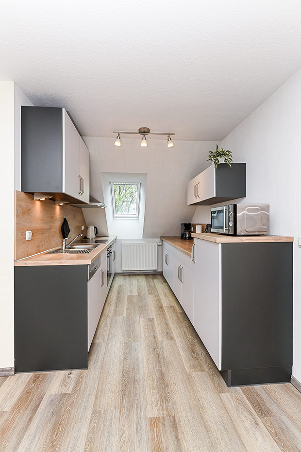 Ferienwohnung „Osten“ - Wohnzimmer mit integriertem Küchenbereich