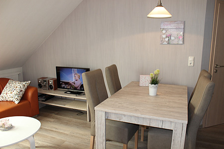 Ferienwohnung „Osten“ - Wohn- und Esszimmer