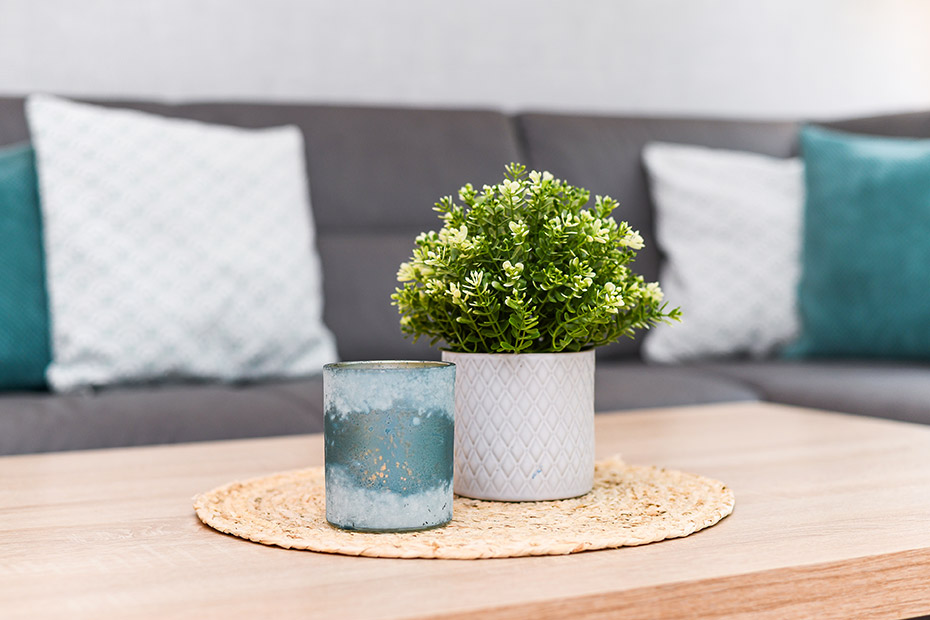 Ferienwohnung „Westen“ - Wohnzimmer mit integriertem Küchenbereich
