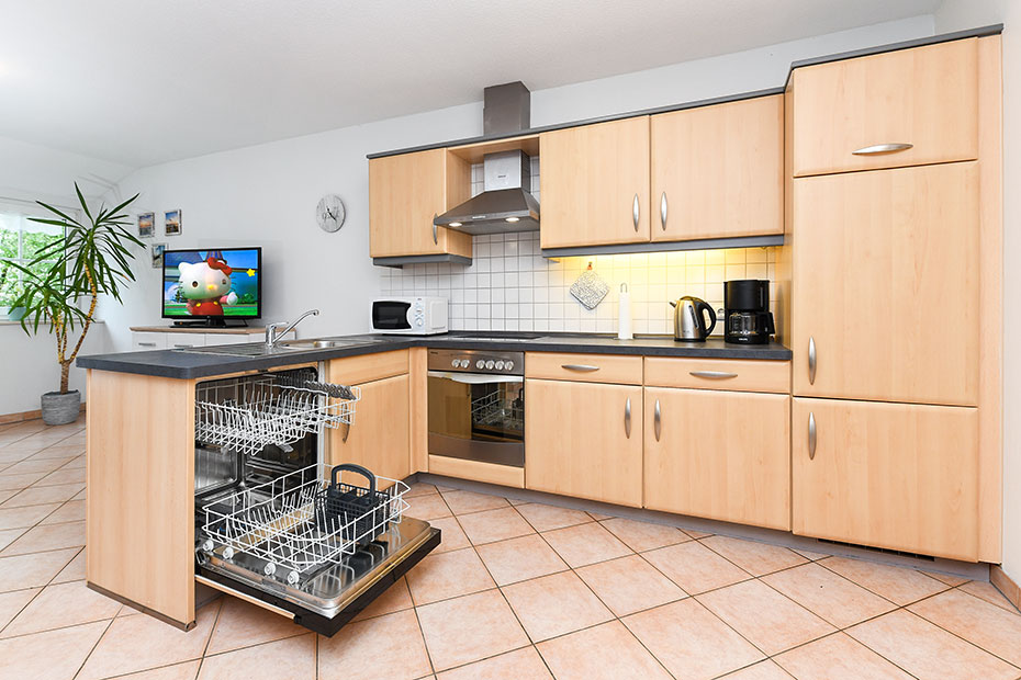 Ferienwohnung „Westen“ - Wohnzimmer mit integriertem Küchenbereich