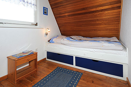 Ferienhaus „Harlekieker“ - Schlafzimmer 2/Kinderzimmer