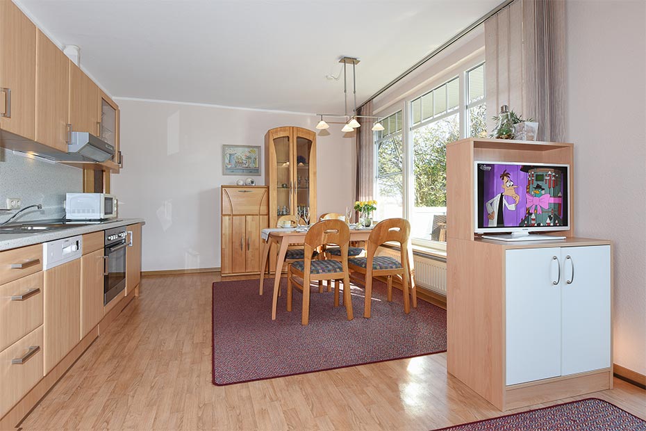 Ferienwohnung „Seewind“ - Wohnzimmer mit integriertem Küchenbereich