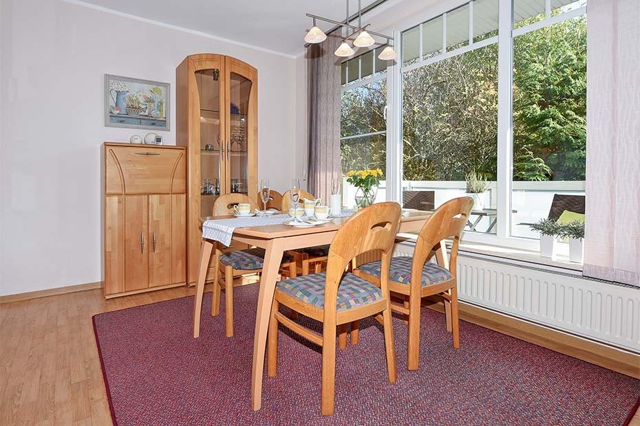 Ferienwohnung „Seewind“ - Wohnzimmer mit integriertem Küchenbereich