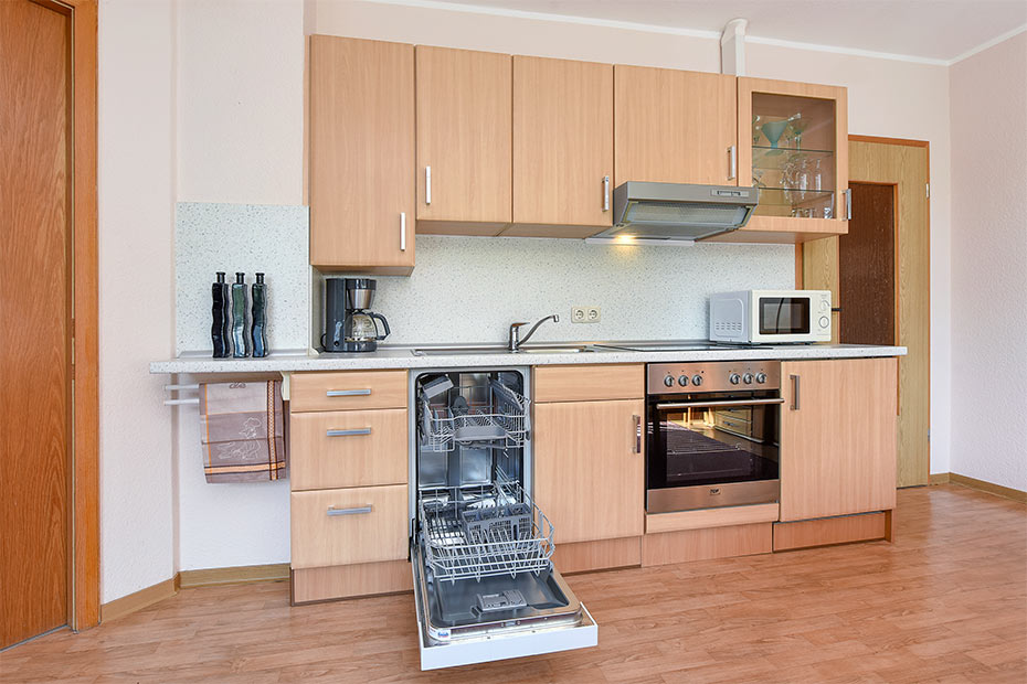 Ferienwohnung „Seewind“ - Wohnzimmer mit integriertem Küchenbereich