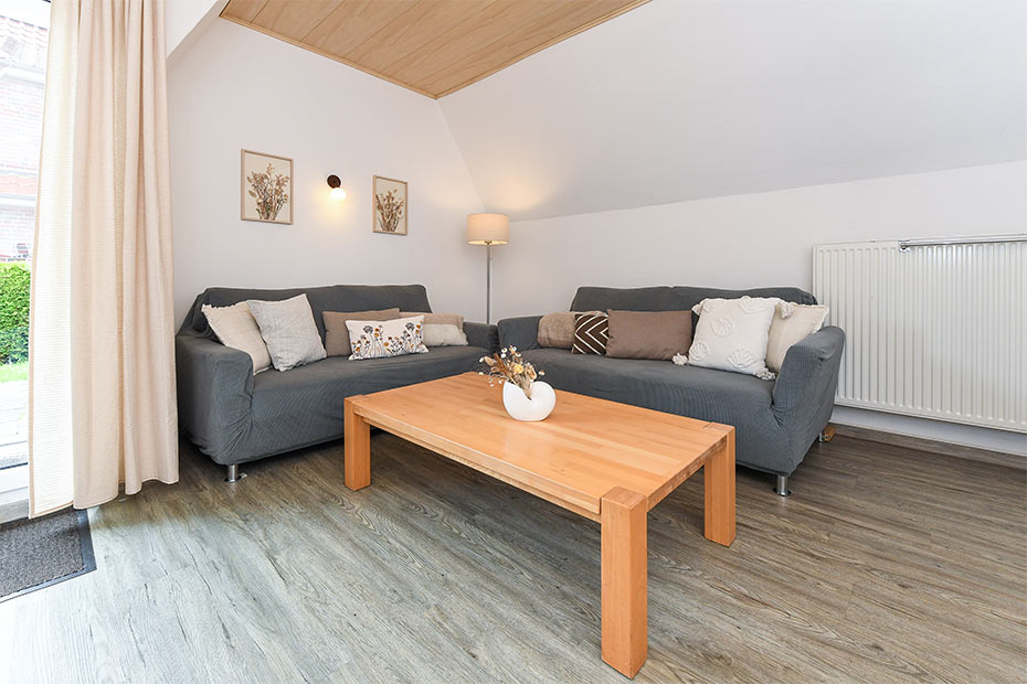 Ferienhaus „NordseeNest“ - Wohnzimmer mit Essbereich