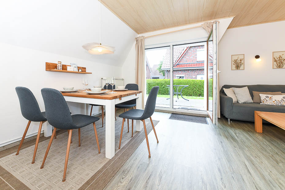 Ferienhaus „NordseeNest“ - Wohnzimmer mit Essbereich