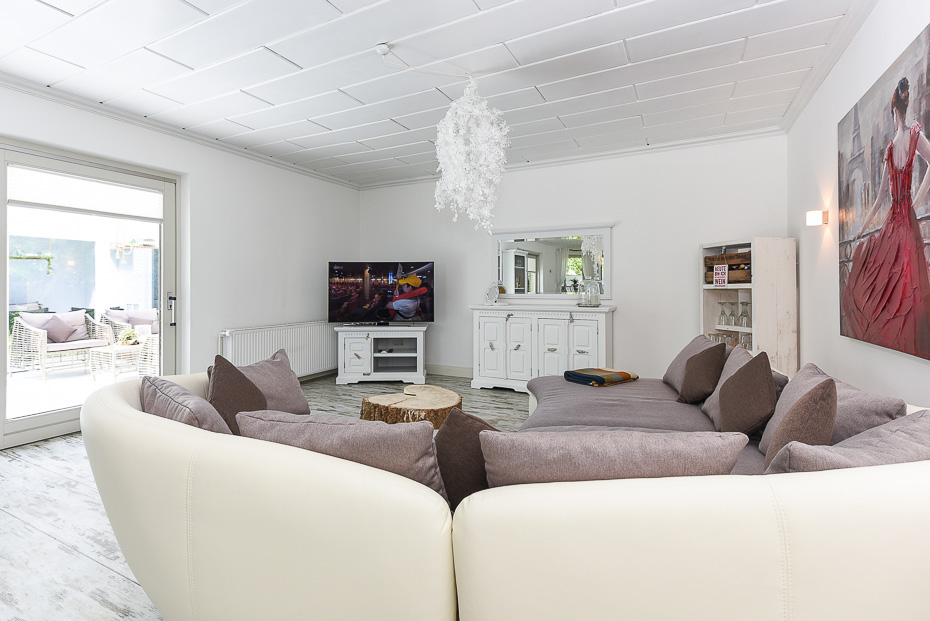 Ferienwohnung „Käptn's Suite“ - Wohnzimmer mit Essbereich