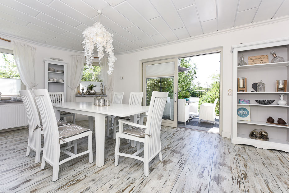 Ferienwohnung „Käptn's Suite“ - Wohnzimmer mit Essbereich